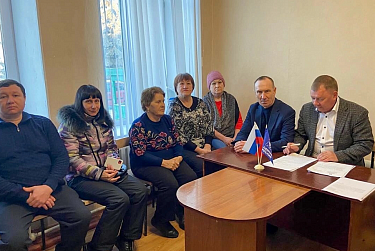 Депутат провел прием граждан в Грачевском районе